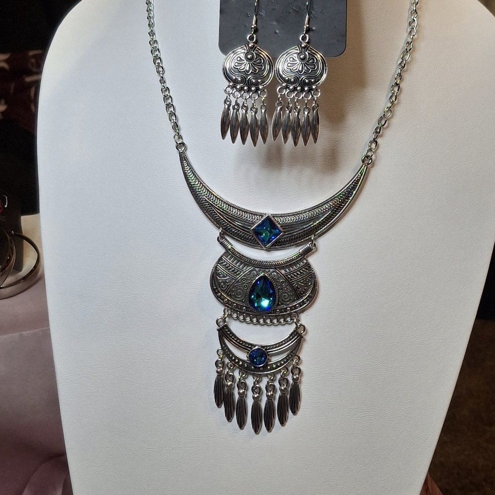 Chic Silver and Blue Necklace with Earrings